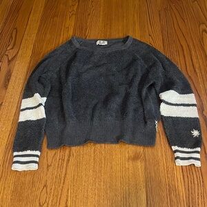 L+t Woman’s Grey Fuzzy Sweatshirt Size S